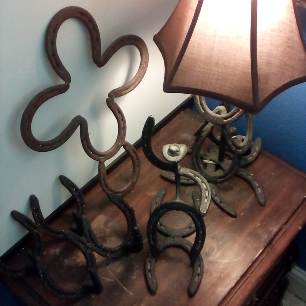 Horseshoe lamp